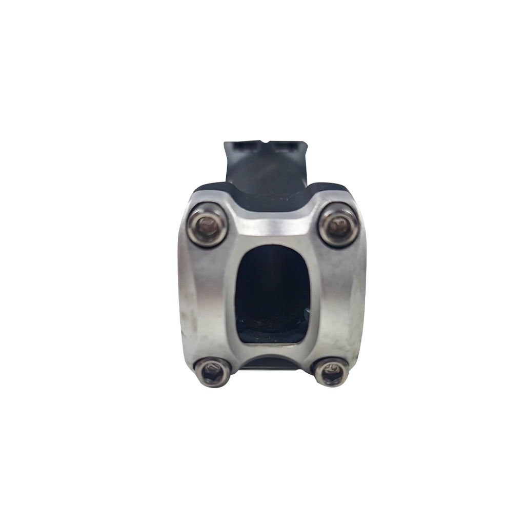 Stem Vairo REV Bk/Silver 125mm 25,4mm (con detalles)